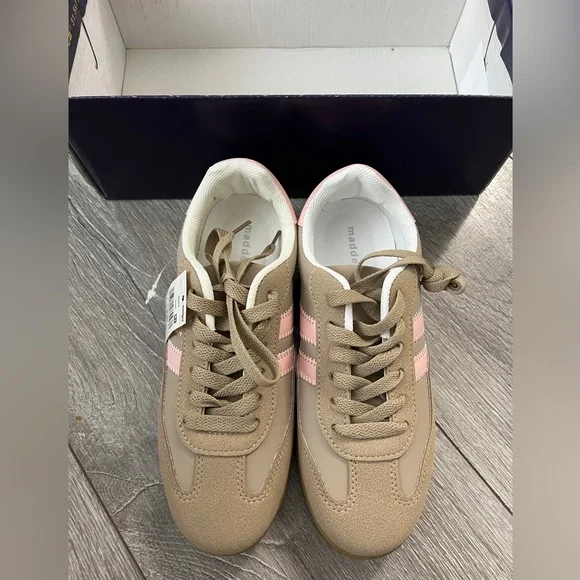 Madden Girl Women’s Kory Sneakers Size 6 Brand New - Picture 2 of 5